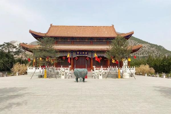 皇家龙山陵园